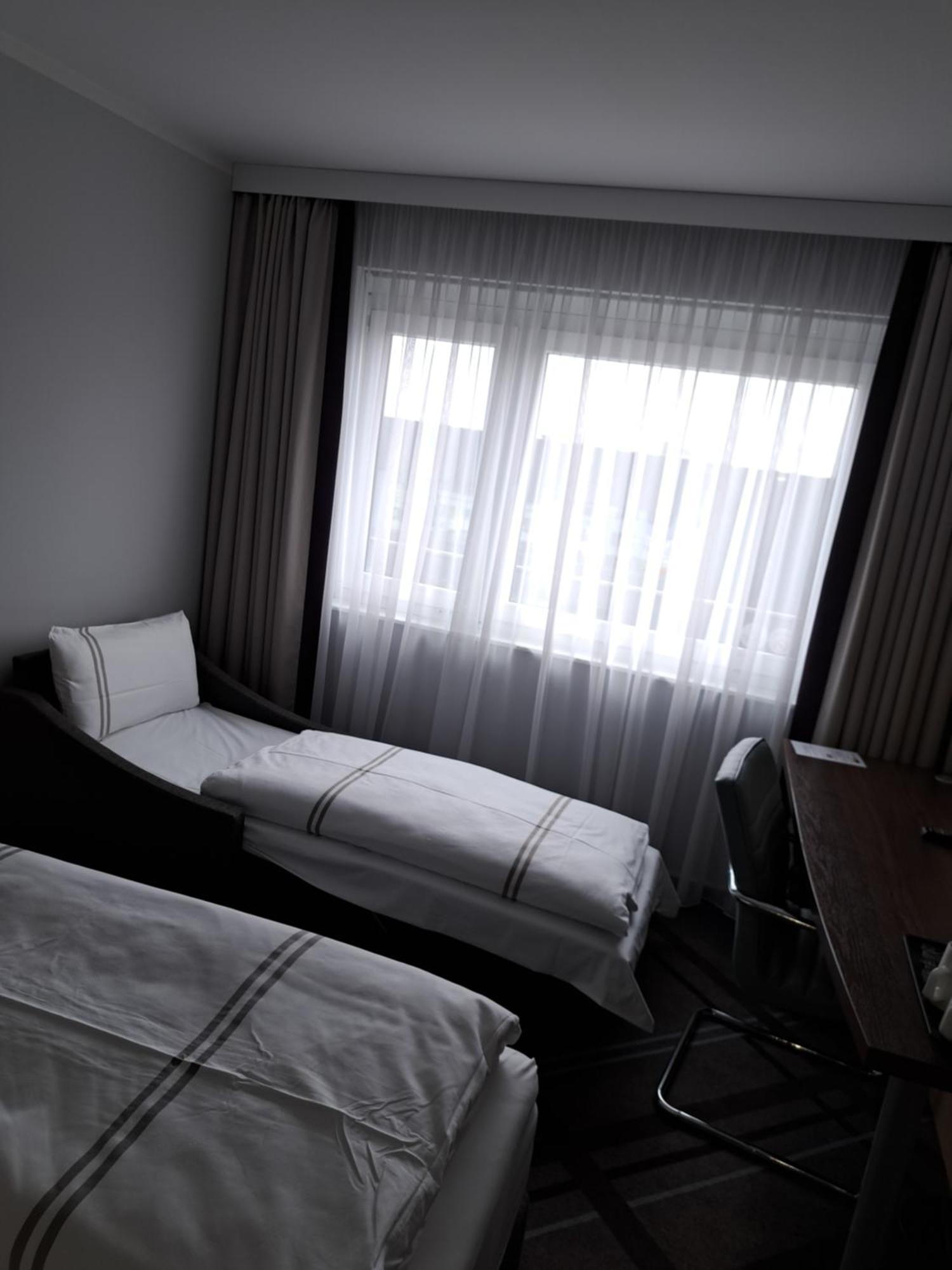 Premier Inn Stuttgart Airport لينفلدن اشتردين الغرفة الصورة